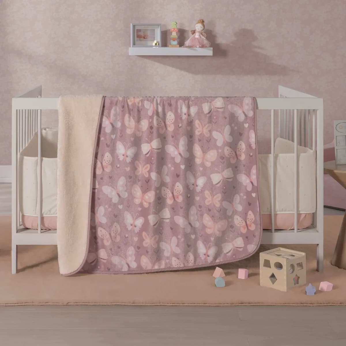 Cobertor Baby Siberia MARIPOSAS,  segunda vista con textura de borrego, tamaño CUNA 5