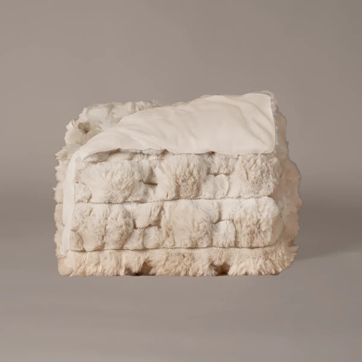 Cobertor Decorativo Everest GANTE, calidad Premium, con textura de pompones en relieve 4