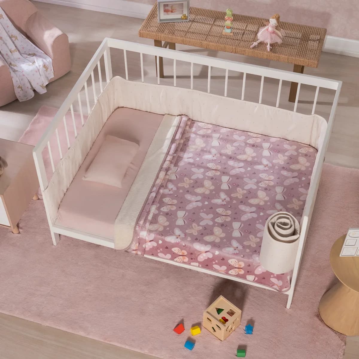 Cobertor Baby Siberia MARIPOSAS, segunda vista con textura de borrego, tamaño CUNA